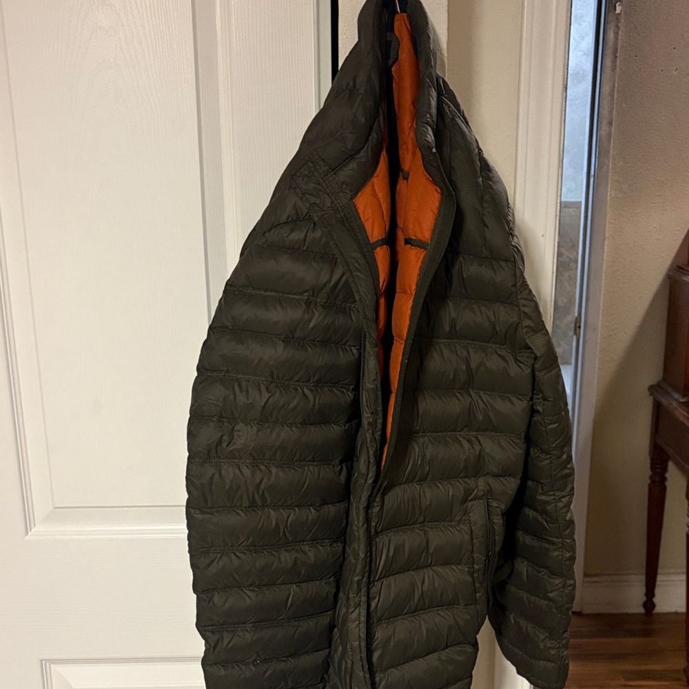 Tommy Hilfiger Universal Dark Gray and Orange Puffer Jacket with Attached hood!